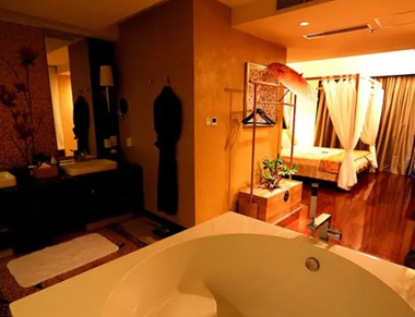 拉萨养生会所的黄昏恋：当爱情遇上八十岁